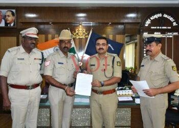 ಭೂ ಕಬಳಿಕೆ (Land Grabbing) 27 ಪ್ರಕರಣಗಳಲ್ಲಿ ತನಿಖೆ ಕೈಕೊಂಡು ಒಟ್ಟು 200 ಜನ ಆರೋಪಿತರ ಮೇಲೆ ದೋಷಾರೋಪನ ಪಟ್ಟಿ ಸಲ್ಲಿಕೆ ಕಾರ್ಯಕ್ಕೆ ಪ್ರಂಶಸನಾ ಪತ್ರ