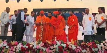 ಸಮಾಜದಲ್ಲಿ ಒಂದು ಸಂಸ್ಥೆ, ಕಾರ್ಖಾನೆ, ಒಬ್ಬ ವ್ಯಕ್ತಿ ಬೆಳೆಯುತ್ತಿದ್ದಾನೆ ಎಂದರೆ ಕಾಲು ಹಿಡಿದು ಜಗ್ಗುವವರು ಬಹಳ ಜನ ಇದ್ದಾರೆ