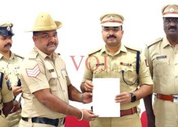 ವಿಜಯಪುರದ ಸೈಬರ್ಕ್ರೈಂ ಪೊಲೀಸ್ ಠಾಣೆಯಲ್ಲಿ ಮುಖ್ಯ ಪೇದೆಯಾದ ಸಂಗನಗೌಡರಿಗೆ ಪ್ರಶಂಸಾ ಪತ್ರ ವಿತರಣೆ.