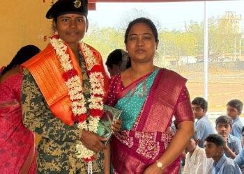 ಬಿಎಸ್ಎಪ್ ತರಬೇತಿ ಮುಗಿಸಿ ಗ್ರಾಮಕ್ಕೆ ಆಗಮಿಸಿದ ವೀರ ಯೋಧೆಗೆ ಅಧ್ದೂರಿ ಸ್ವಾಗತ