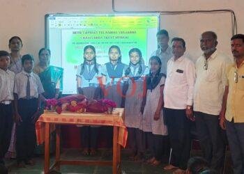 ಮುಂಬಯಿ ಉದ್ದಿಮೆದಾರರಿಂದ ಶಾಲೆಗೆ ಸ್ಮಾರ್ಟ ಬೋರ್ಡು ಪ್ರಾಜೆಕ್ಟ ವಿತರಣೆ