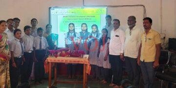 ಮುಂಬಯಿ ಉದ್ದಿಮೆದಾರರಿಂದ ಶಾಲೆಗೆ ಸ್ಮಾರ್ಟ ಬೋರ್ಡು ಪ್ರಾಜೆಕ್ಟ ವಿತರಣೆ