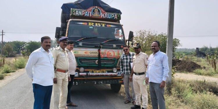 ಇಂಡಿ | ಅಕ್ರಮ ಅಕ್ಕಿ ಸಾಗಾಟ..! ಶಕೀಲ ನಧಾಫ್ ಪೋಲಿಸರ ವಶಕ್ಕೆ..!