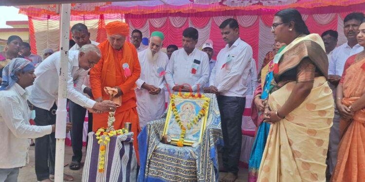 ತಂದೆ ತಾಯಿಗಿಂತ ಮಿಗಿಲಾದ ದೇವರು ಇಲ್ಲ; ಶಿವಬಸವ ಶಿವಾಚಾರ್ಯ