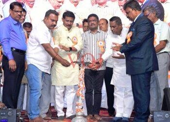 ಮಕ್ಕಳು ಸಮಾಜಕ್ಕೆ ಏನಾದರೂ ಕೊಡುಗೆ ನೀಡುವ ನಿಟ್ಟಿನಲ್ಲಿ ಪ್ರಯತ್ನಿಸಬೇಕು : ಮಾಜಿ ವಿಪ ಸದಸ್ಯ ಅರುಣ ಶಹಾಪೂರ