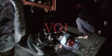 ಕೂದಳೆಯ ಅಂತರದಲ್ಲಿ ಮೂವರು ಪಾರು: ಕಬ್ಬು ತುಂಬಿದ ಟ್ರಾಕ್ಟರ್‌ಗೆ ಬೈಕ್ ಡಿಕ್ಕಿ