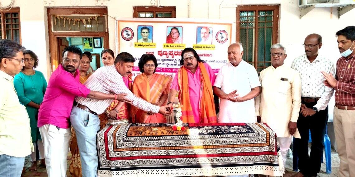 ಪೋಷಕರ ಸ್ಮರಣಾರ್ಥ ಉಚಿತ ಆರೋಗ್ಯ ಶಿಬಿರ: 120ಕ್ಕೂ ಹೆಚ್ಚು ಜನರಿಗೆ ತಪಾಸಣೆ