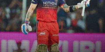 ಉದ್ಘಾಟನೆ ಪಂದ್ಯದಲ್ಲಿ RCB ವಿರುದ್ಧ ಮಂಡಿಯೂರಿದ SRH,  ಗೆಲುವಿನ ನಗೆಯಲ್ಲಿ ಹಾಲಿ ಚಾಂಪಿಯನ್