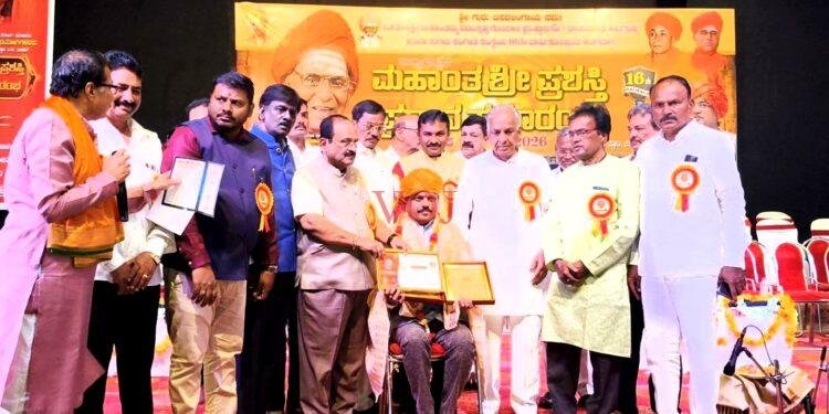 ಪತ್ರಕರ್ತ ಪುಂಡಲೀಕ ಮುರಾಳ ಅವರಿಗೆ ರಾಜ್ಯ ಮಟ್ಟದ ‘ಮಹಾಂತಶ್ರೀ’ ಪ್ರಶಸ್ತಿ ಪ್ರದಾನ