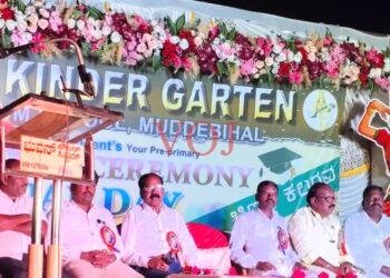 ಮಕ್ಕಳ ಸರ್ವಾಂಗೀಣ ಅಭಿವೃದ್ಧಿಯಲ್ಲಿ ಶಿಕ್ಷಕರ ಪಾತ್ರ ದೊಡ್ಡದು: ಡಾ. ಪ್ರಕಾಶ ನರಗುಂದ