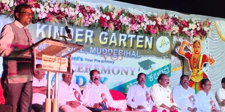 ಮಕ್ಕಳ ಸರ್ವಾಂಗೀಣ ಅಭಿವೃದ್ಧಿಯಲ್ಲಿ ಶಿಕ್ಷಕರ ಪಾತ್ರ ದೊಡ್ಡದು: ಡಾ. ಪ್ರಕಾಶ ನರಗುಂದ