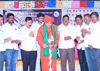 ಇಂದಿನ ಯುವ ಜನಾಂಗ ಪಶ್ಚಿಮಾತ್ಯ ದೇಶಗಳ ಆಚರಣೆಗಳ ಬಗ್ಗೆ ಮೊರೆ ಹೋಗುತ್ತಿರುವುದು ದುರಂತ..!  ಜಗದ್ಗುರು ಬಸವ ಜಯ ಮೃತ್ಯುಂಜಯ ಮಹಾಸ್ವಾಮೀಜಿ