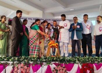 ಮಹಿಳೆ ಒಂದು ವಿಶ್ವವಿದ್ಯಾನಿಲಯಕ್ಕೆ ಸಮ..!