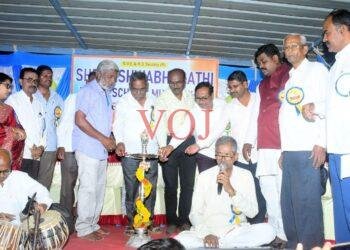 ವಿಶ್ವಭಾರತಿ ಪಬ್ಲಿಕ್ ಸ್ಕೂಲ್ ವಾರ್ಷಿಕೋತ್ಸವ:ಶಿಕ್ಷಣ ಕ್ಷೇತ್ರವೂ ವ್ಯಾಪಾರೀಕರಣಗೊಂಡಿರುವುದು ದುರಂತ-ಹಾಲಗಂಗಧಾರಮಠ