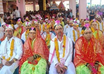 ಅದ್ಧೂರಿಯಾಗಿ ಮದುವೆ ಮಾಡುವ ಬದಲು, ಅದೇ ಹಣದಲ್ಲಿ ನೂರಾರು ಬಡವರ ಮಕ್ಕಳ ಮದುವೆ ಮಾಡಿಸುವ ಮೂಲಕ ಸಮಾಜಕ್ಕೆ ಮಾದರಿಯಾಗಬೇಕು,”