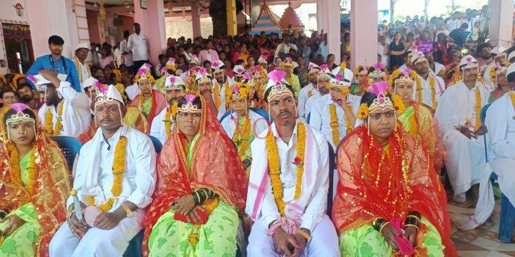 ಅದ್ಧೂರಿಯಾಗಿ ಮದುವೆ ಮಾಡುವ ಬದಲು, ಅದೇ ಹಣದಲ್ಲಿ ನೂರಾರು ಬಡವರ ಮಕ್ಕಳ ಮದುವೆ ಮಾಡಿಸುವ ಮೂಲಕ ಸಮಾಜಕ್ಕೆ ಮಾದರಿಯಾಗಬೇಕು,”