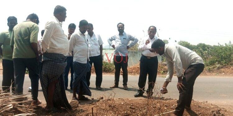  ಚವನಭಾವಿ: ಜೆಜಿಎಂ ಕಾಮಗಾರಿ ವೀಕ್ಷಣೆ – ಅಧಿಕಾರಿ ಮುಂದೆ ಗ್ರಾಮಸ್ಥರ ನೀರಿನ ಗೋಳು