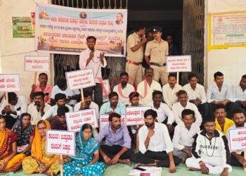 ತಳವಾರರಿಗೆ ಪರಿಶಿಷ್ಟ ಪ್ರಮಾಣಪತ್ರಕ್ಕೆ ಒತ್ತಾಯ|ಅಫಜಲಪುರ ತಹಸೀಲ್ ಕಚೇರಿಗೆ ಮುತ್ತಿಗೆ