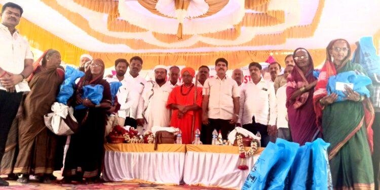 ಬಡವರ ಕಣ್ಣೀರು ಒರೆಸುವ ಕೈಗಳೇ ದೇವರಿಗರ್ಪಿಸುವ ನಿಜವಾದ ಪೂಜೆ: ಶ್ರೀ ಜಗದೇವ ಮಲ್ಲಿಬೊಮ್ಮ ಮಹಾಸ್ವಾಮಿಗಳು