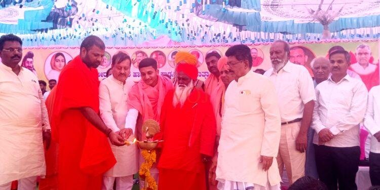 ಮದುವೆಯಾದ ನವಜೋಡಿಗಳು ಮದ್ಯಪಾನದಂತಹ ಕೆಟ್ಟ ವ್ಯಸನಗಳಿಂದ ದೂರ ಇರಬೇಕು : ಶಾಸಕ ನಾಡಗೌಡ