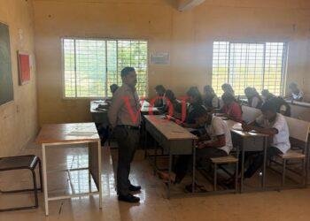 ಎಸ್ಸೆಸ್ಸೆಲ್ಸಿ ಪರೀಕ್ಷೆ ನಗರದ ಆದರ್ಶ ವಿದ್ಯಾಲಯ ಕೇಂದ್ರಕ್ಕೆ ಕಂದಾಯ ಉಪವಿಬಾಗಾಧಿಕಾರಿ ಚಿದಾನಂದ ಗುರುಸ್ವಾಮಿ ಭೇಟಿ