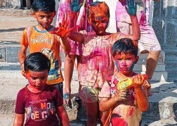 ಇಂಡಿ | ಅರೆರೆ..! ಚಿಣ್ಣರಿಂದ  ಬಣ್ಣದೋಕುಳಿ ಆಟ 