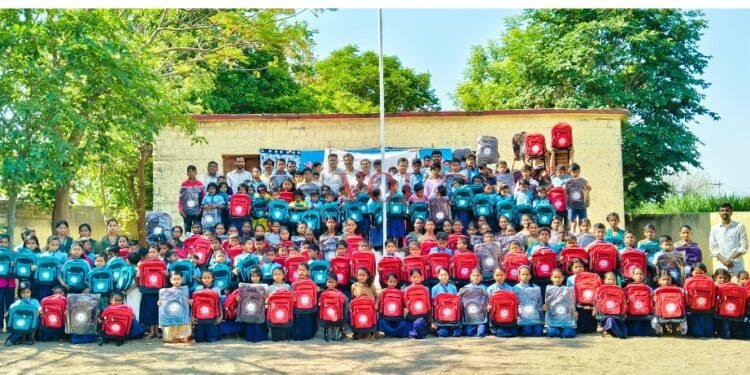 ಕೆಕ್ಕರಸಾವಳಗಿ ಶಾಲೆಯಲ್ಲಿ 225 ಮಕ್ಕಳಿಗೆ ಉಚಿತ ಬ್ಯಾಗ್