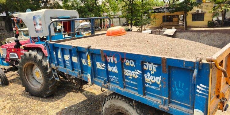 ಅಕ್ರಮ ಮರಳು ಸಾಗಾಣಿಕೆ ಟ್ರ್ಯಾಕ್ಟರ್ ಜಪ್ತಿ