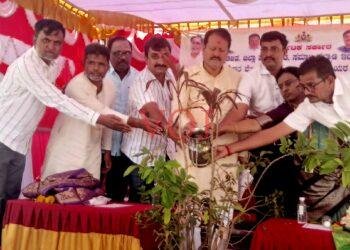 ವಿದ್ಯಾರ್ಥಿನಿಯರು ಮೊಬೈಲ್ ವ್ಯಾಮೋಹ ಬಿಟ್ಟು ಉನ್ನತ ಶಿಕ್ಷಣದತ್ತ ಗಮನಹರಿಸಿ: ಶಾಸಕ ಸಿ.ಎಸ್. ನಾಡಗೌಡ