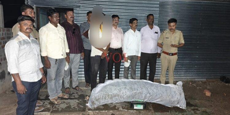 ಇಂಡಿ ಪೊಲೀಸರು ದಾಳಿ ನಡೆಸಿ 15 ಗಾಂಜಾ ಗಿಡಗಳನ್ನು ವಶಕ್ಕೆ ಪಡೆದು ಅರೋಪಿಯನ್ನು ಬಂಧಿಸಿದ್ದಾರೆ..! ಎಲ್ಲಿ..?