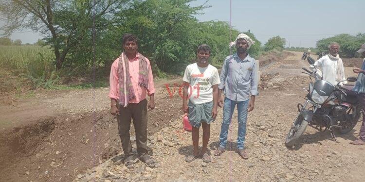 ಜಮೀನಿಗೆ ಹೋಗಲು ದಾರಿ ಇಲ್ಲ; ತಹಸೀಲ್ದಾರರ ಮಧ್ಯಸ್ಥಿಕೆಗೆ ರೈತನ ಮನವಿ