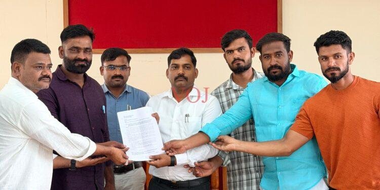 ಇಂಡಿ | ಜಿಲ್ಲಾ ಆರೋಗ್ಯ ಇಲಾಖೆ ಅಧಿಕಾರಿ ಮೇಲೆ ಕ್ರಮಕ್ಕೆ ಆಗ್ರಹಿಸಿ ಮನವಿ