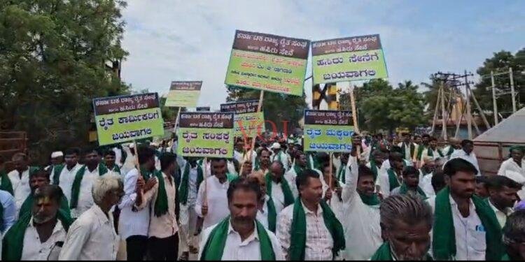ರಾಜ್ಯ ಸರ್ಕಾರದ ವಿರುದ್ಧ ರೈತರ ಬೃಹತ್ ಪ್ರತಿಭಟನೆ