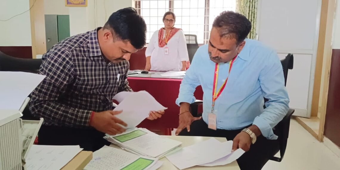 ಇಂಡಿ ಸಬ್ ರಿಜಿಸ್ಟರ್ ಕಛೇರಿ ಮೇಲೆ ‌ಲೋಕಾಯುಕ್ತ ದಾಳಿ..! ತನಿಖೆ ಮುಂದುವರೆದಿದೆ..