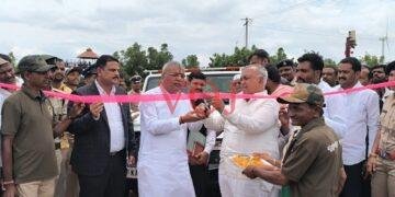 ಜಿಲ್ಲಾ ಉಸ್ತುವಾರಿ ಸಚಿವ ಎಮ್ ಬಿ ಪಿ ಗೈರು… ಆದ್ರೆ ವೃಕ್ಷೋದ್ಯಾನಕ್ಕೆ ಭರ್ಜರಿ ಉದ್ಘಾಟನೆ..! ಇಂಡಿಗೆ ಬರಗಾಲದ ಸಂಕಷ್ಟ..ರೈತರ ಕಷ್ಟಕ್ಕೆ ಪರಿಹಾರ ಯಾವಾಗ?