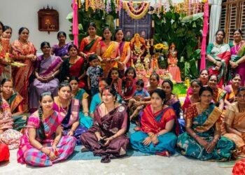 ಶ್ರಾವಣ ಮಾಸದ ಅಂಗವಾಗಿ ತಾಯಂದಿರಿಗೆ ಉಡಿ ತುಂಬಿದ ಶೆಟ್ಟಿ ಕುಟುಂಬ